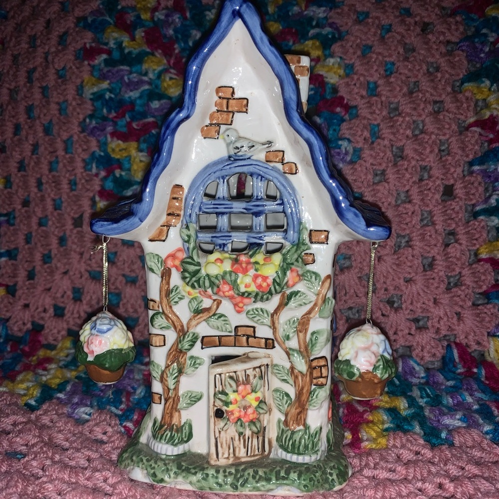 GIFT LINK Inc Large Villa w hangings Blue Ceramic Tealight Cottage 8-3/4 x 5-1/4